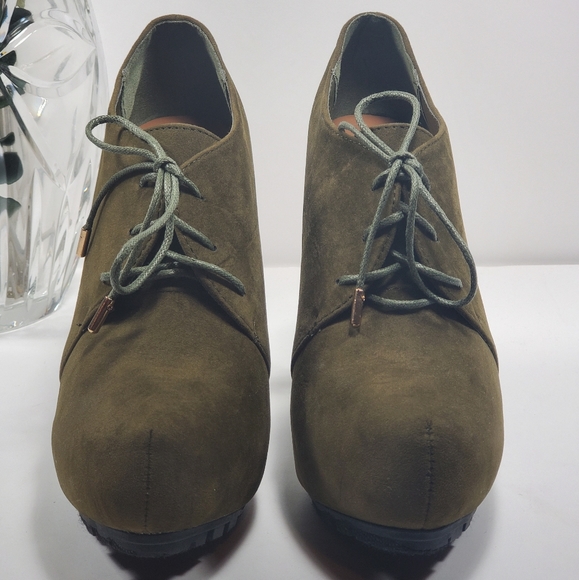 Dollhouse Lita Suede Olive Lace-up Ankle Booties 9 - Picture 2 of 7